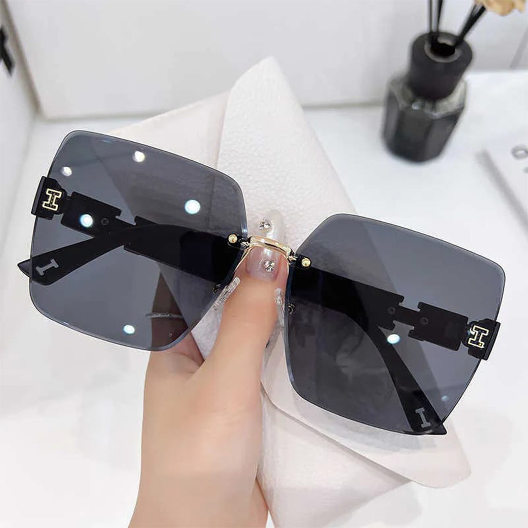 Women Square Black