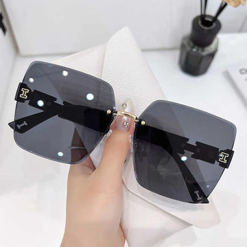 Women Square Black